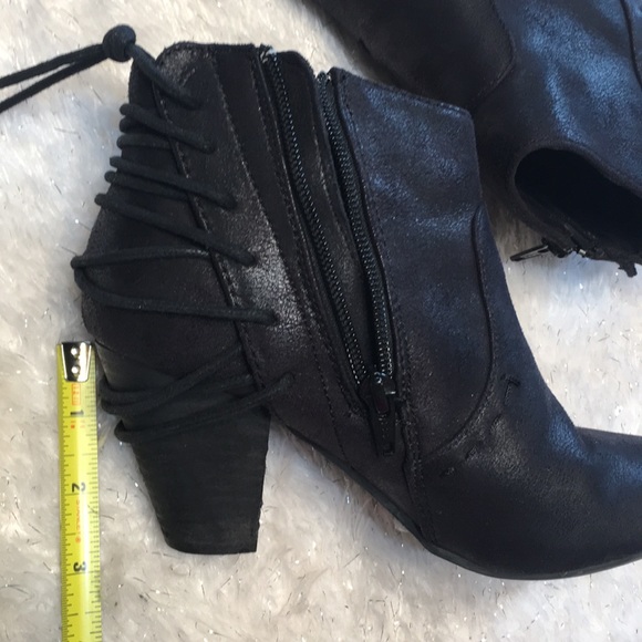 Report Shoes - Black bootie laced up sz 6